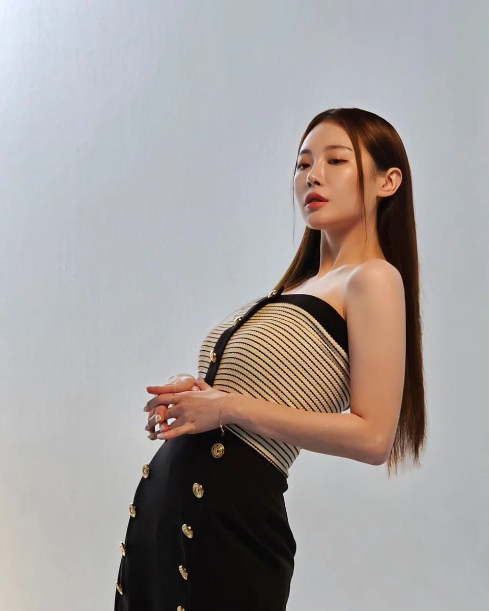 HourlyYura's tweet photo. She a model or whateva 😌💅

Slaayyy, my gorgeous queen! ✨
#유라 #Yura https://t.co/Xcj1TfTyUQ