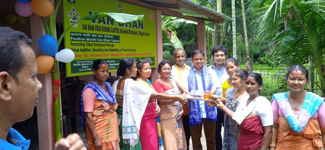 IieMediacell's tweet photo. Daobaisa Boro, EM Sports & Youth Welfare, BTC Gov inaugurated a Van Dhan Kendra Office Hall at the Atterighat Khoiragrant Van Dhan Kendra recently in the presence of invited dignitaries, IIE officials & beneficiaries of various Van Dhan Kendra’s of Udalguri district #Mosde #PMVDY https://t.co/OLo50zTgdu