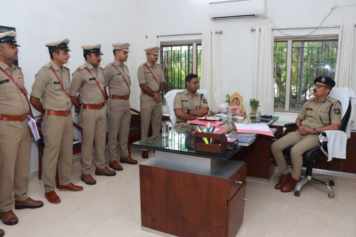 Mayanksinh Chawda (@mayanksinhc) on Twitter photo Inspection of Porbandar Rural, SDPO Office.
<a href="/sanghaviharsh/">Harsh Sanghavi</a>
<a href="/dgpgujarat/">DGP Gujarat</a>
<a href="/GujaratPolice/">Gujarat Police</a>
<a href="/SP_Porbandar/">SP Porbandar</a> Inspection of Porbandar Rural, SDPO Office.
<a href="/sanghaviharsh/">Harsh Sanghavi</a>
<a href="/dgpgujarat/">DGP Gujarat</a>
<a href="/GujaratPolice/">Gujarat Police</a>
<a href="/SP_Porbandar/">SP Porbandar</a>