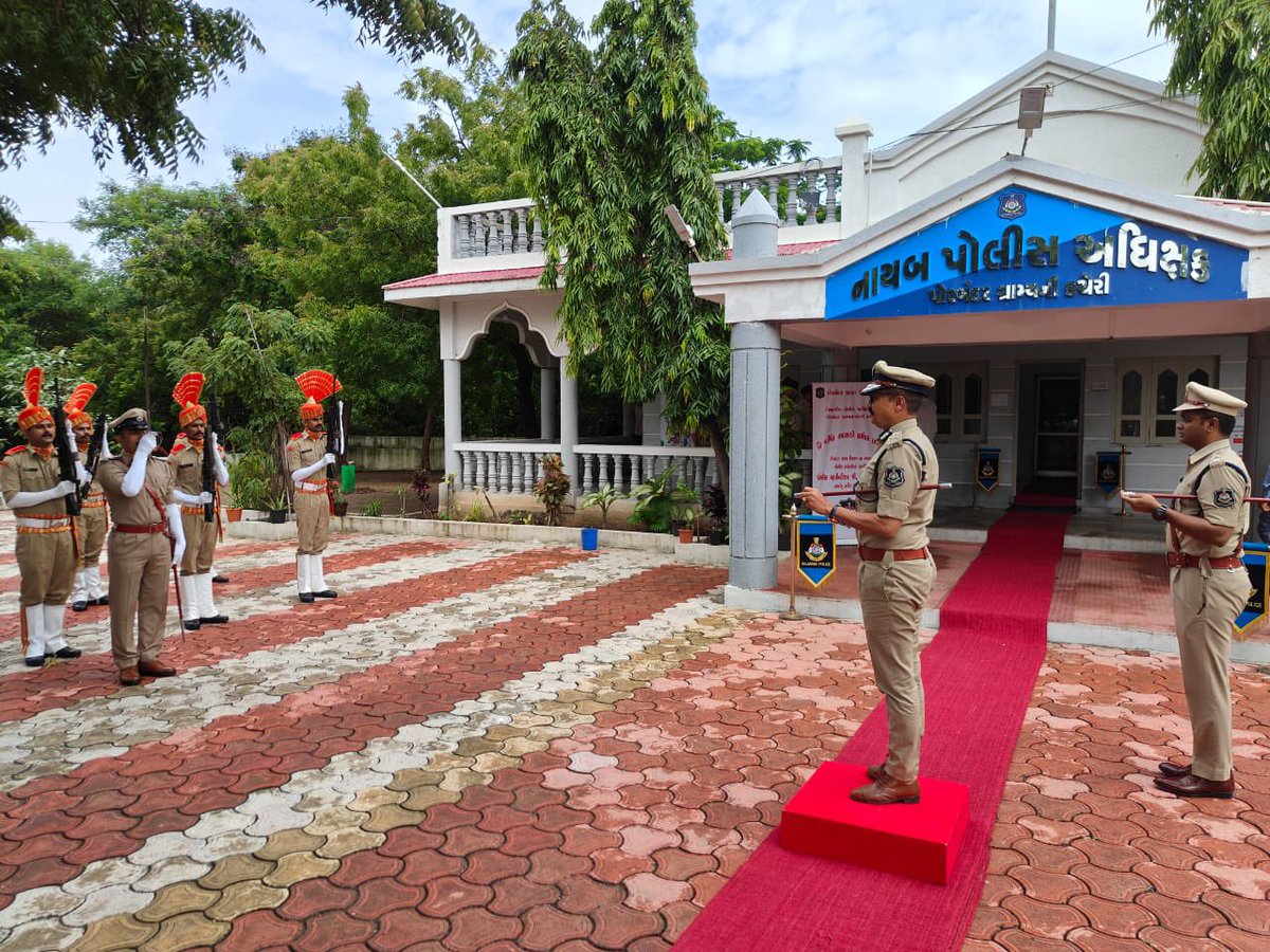 MayanksinhC's tweet photo. Inspection of Porbandar Rural, SDPO Office.
@sanghaviharsh
@dgpgujarat
@GujaratPolice
@SP_Porbandar https://t.co/ijTU1HVBCw