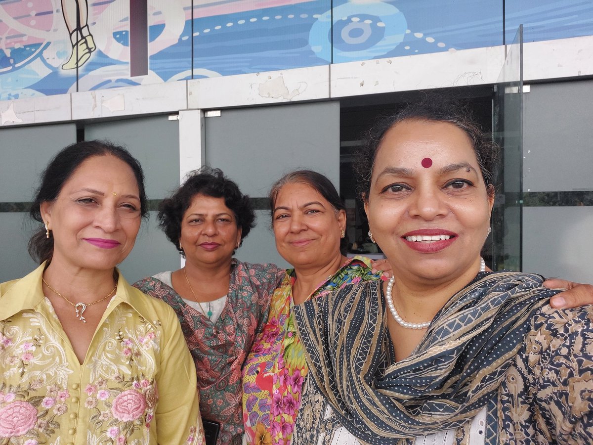 DeepaSinghDOE's tweet photo. Grand finale of the 999 Yoga Meditation Program &amp; #GenderEquality Campaign at Tyagraj Stadium today was one filled with Gratitude! Pledge was taken by all participants to do away with gender bias . @Dir_Education @dilli_shiksha @LetsTalkEdun https://t.co/NUwRuycYtB