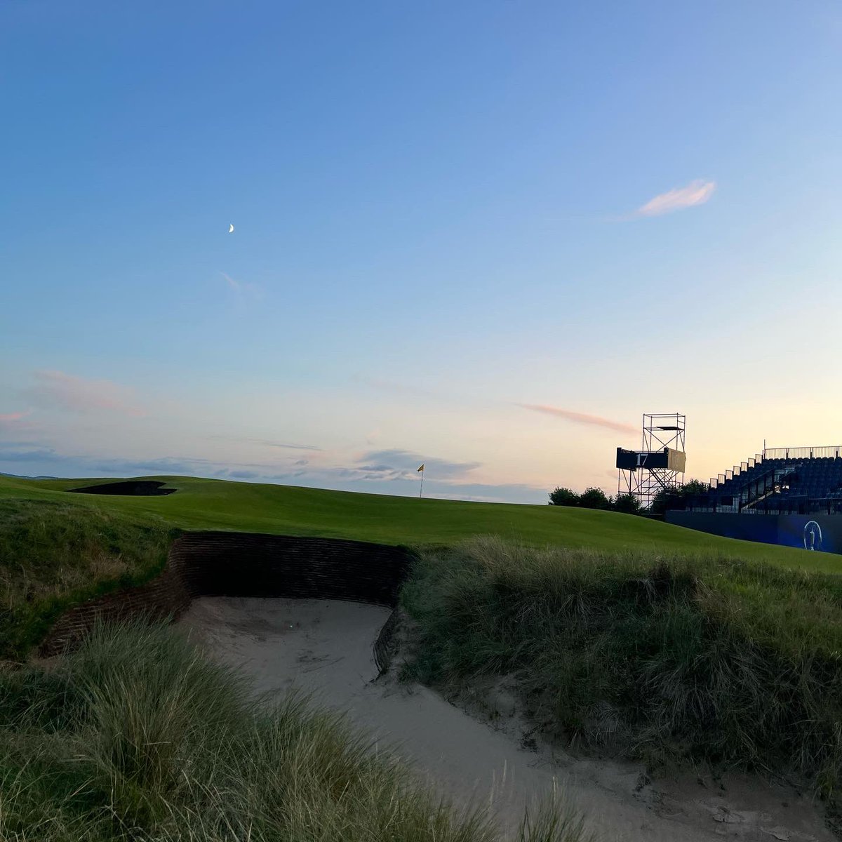 DarrenPSMsports's tweet photo. Monday’s don’t get much better 🤩
Always special to play course the day after @TheOpen with the Sunday pins ⛳️
#weknowgolf #Theopen #happymonday https://t.co/AcRE976B3v