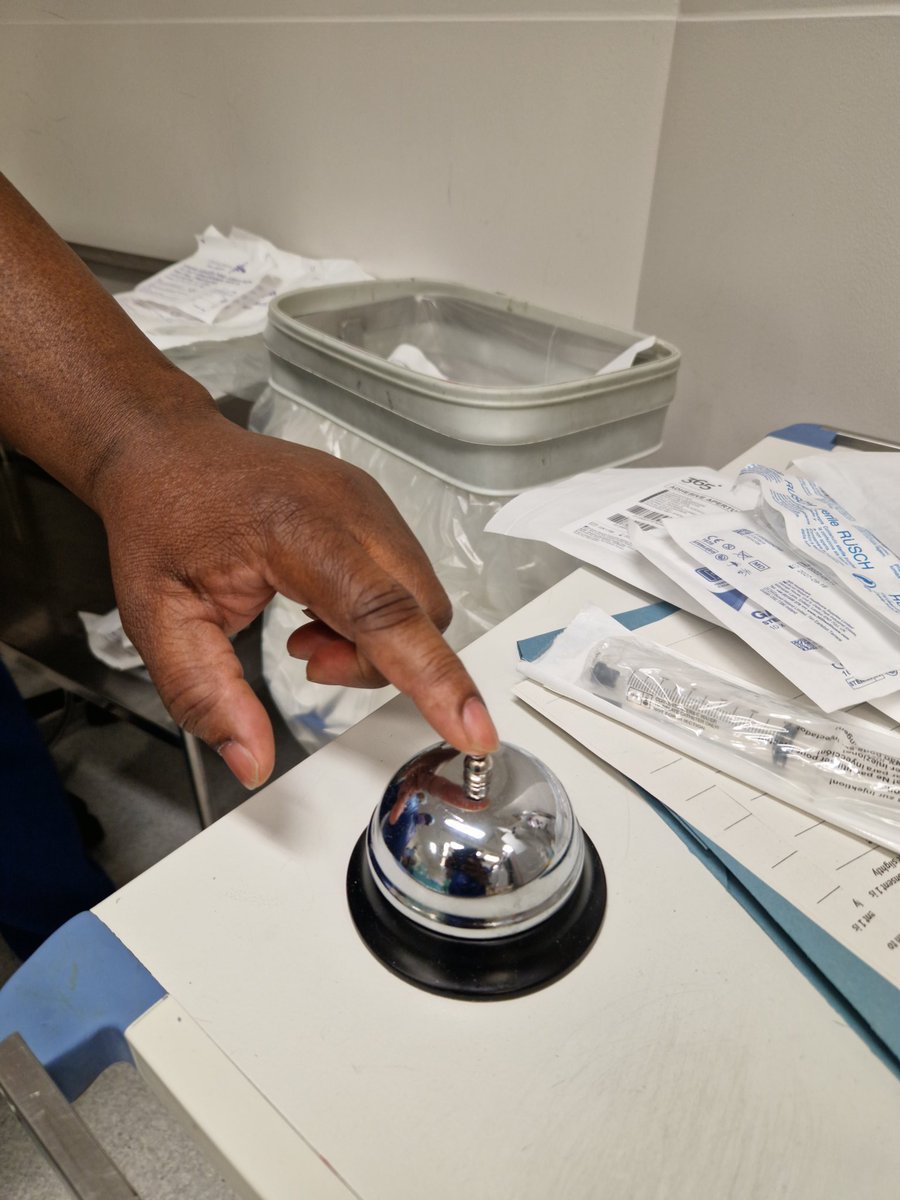 nosuji01's tweet image. It&apos;s always the little things. Visited our Theatres @NorthMidNHS yesterday to see #scanforsafety in action, and was doubly rewarded to witness the WHO checklist bell, the red line in action &amp;amp; the speak up abilities of staff to constructively and courteously challenge seniors.