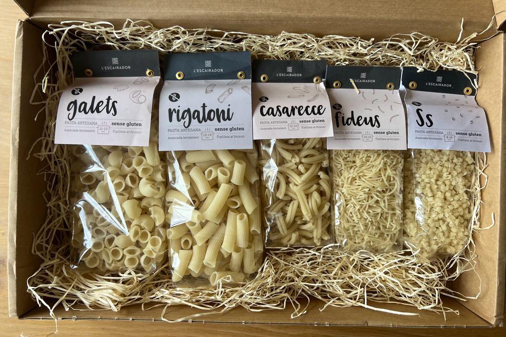 Excel.lents les pastes sense gluten elaborades per l’ <a href="/escairador/">L’Escairador</a> Admirable tasca de Maria Costa i Jordi Claramunt cultivant varietats antigues de cereals i recuperant la vella pràctica d’escairar, tradicional al Berguedà. <a href="/DonesMonRural/">Associació de Dones del Món Rural</a> 
#glutenfree #pageses #artesania