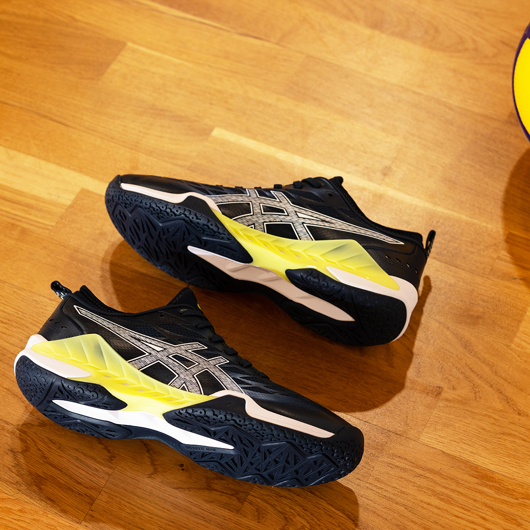 Lock in your performance and dominate the game with the #BLASTFF3. The MONO-SOCK™ construction provides a secure hold around the ankle, ensuring maximum stability and agility on the court.