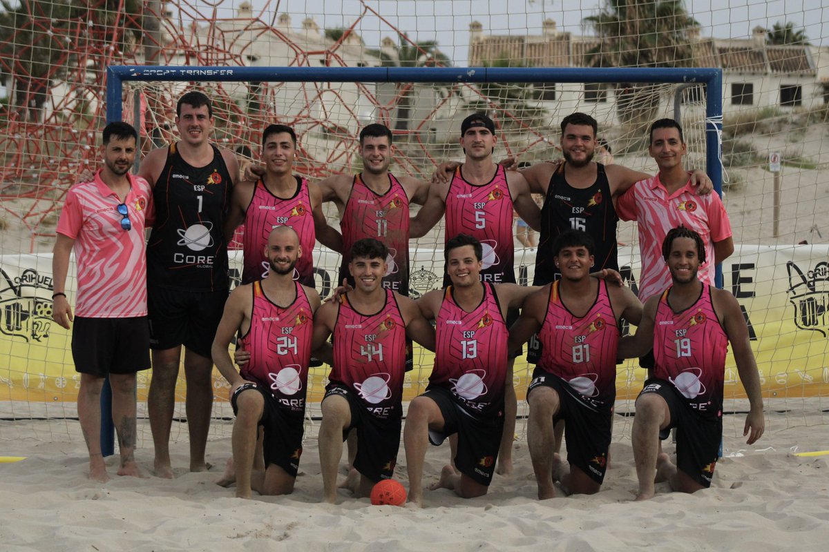CBPlayaParla's tweet photo. La unión hace la fuerza✨❤️

@projectgalo @galoproject_es https://t.co/EE5jpciaXF
