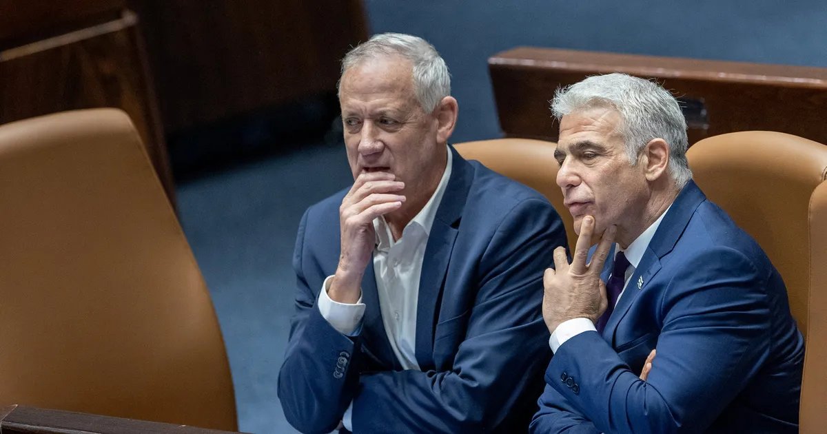 כל ההבדל בין גנץ ללפיד הוא: שאחד טיפש לגובה והשני טיפש לרוחב!