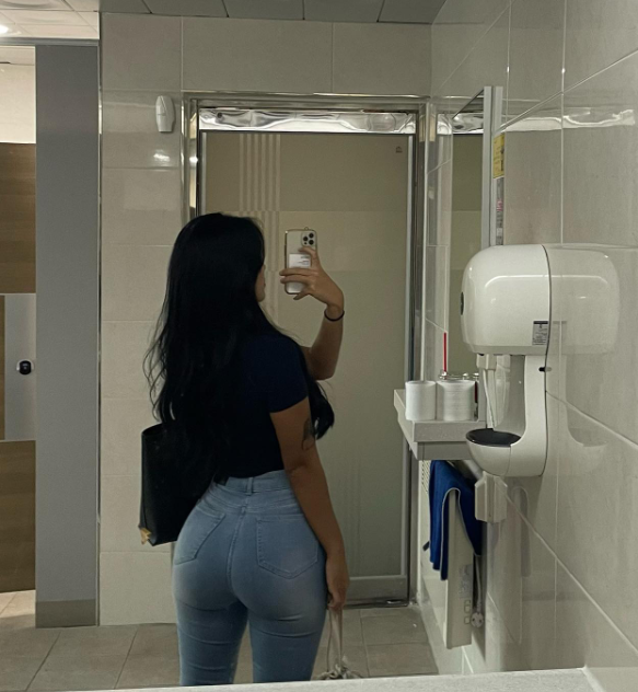 大屁股 + 牛仔裤