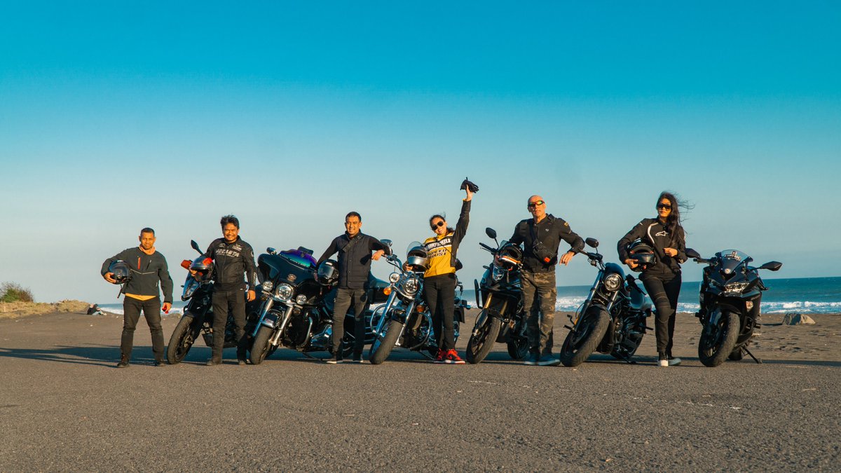progomoto's tweet photo. the MCMC, Married Couples Motorbike Club. #BIKERS #Jogja https://t.co/IqSpU6kEZw