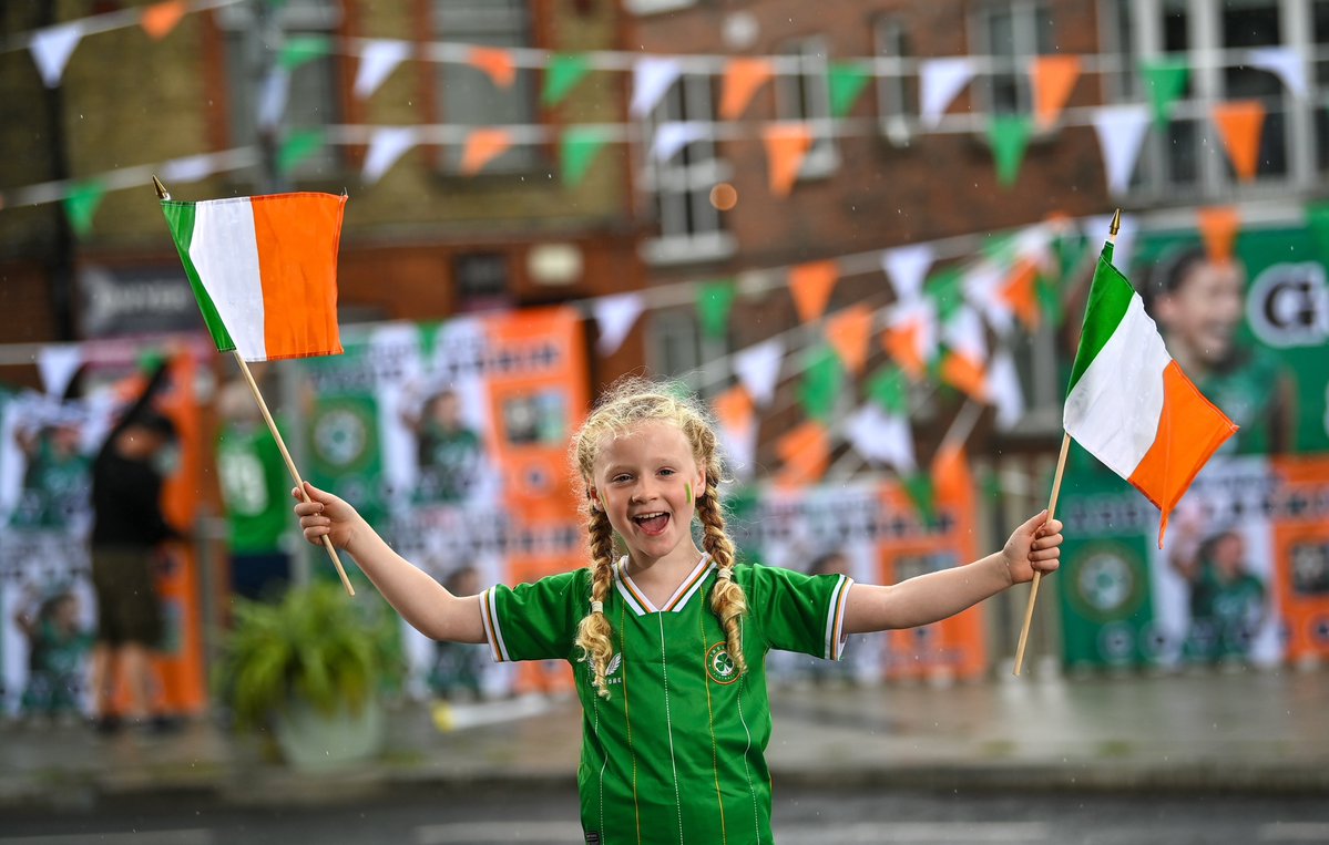 511,000 people tuned in for Ireland's opening game against Australia in #FWWC2023 77% audience share, 360,000 live streams and second highest viewership ever on RTÉ. Don’t miss tomorrow's game against Canada! 🇨🇦v 🇮🇪 ⏰ | KO 13:00 📺 | LIVE on RTÉ2 #COYGIG