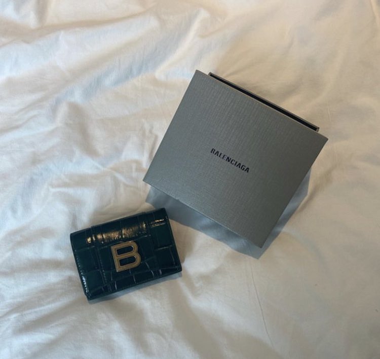 一目惚れしたらすぐ買ってしまうな~

先週＋6.2000円🧖‍♀️
稼げた分使っちゃうタイプ😂