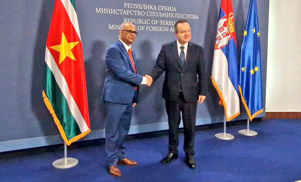 MFASerbia's tweet photo. DPM/FM #Dacic and FM #Ramdin, head of @MOFASur, discussed ways to boost #Serbia #Surinam political & economic ties, as well as the successful scholarship program for 🇸🇷 students in 🇷🇸.
Dacic thanked 🇸🇷 for its decision to revoke recognition of the so-called #Kosovo in 2017. https://t.co/E4DarQjSdt