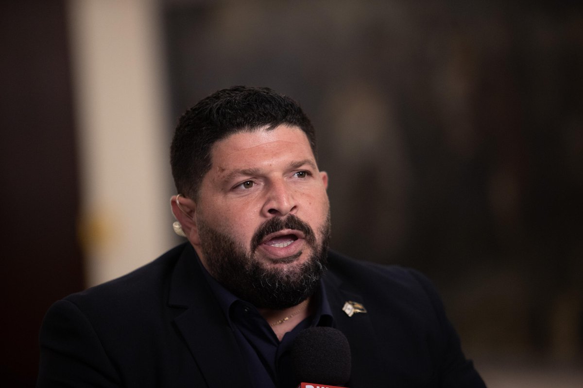 ח"כ אלמוג כהן: "המדינה מתנהלת כרגיל והניסיון להלך איימים על החברה התנפץ. הצבעתי על האמירה שיש לנו מדינה לנהל. הצבעתי נגד סרבנות ופלגנות, ונגד שורפי אסמים כמו אהוד ברק, שאני מקווה שיעמוד לדין, ויהיה קל להוכיח את המעורבות שלו בניסיון הפיכה צבאית"

<a href="/sharonkidon/">Sharon Kidon</a> <a href="/IshayShnerb/">ישי שנרב</a>