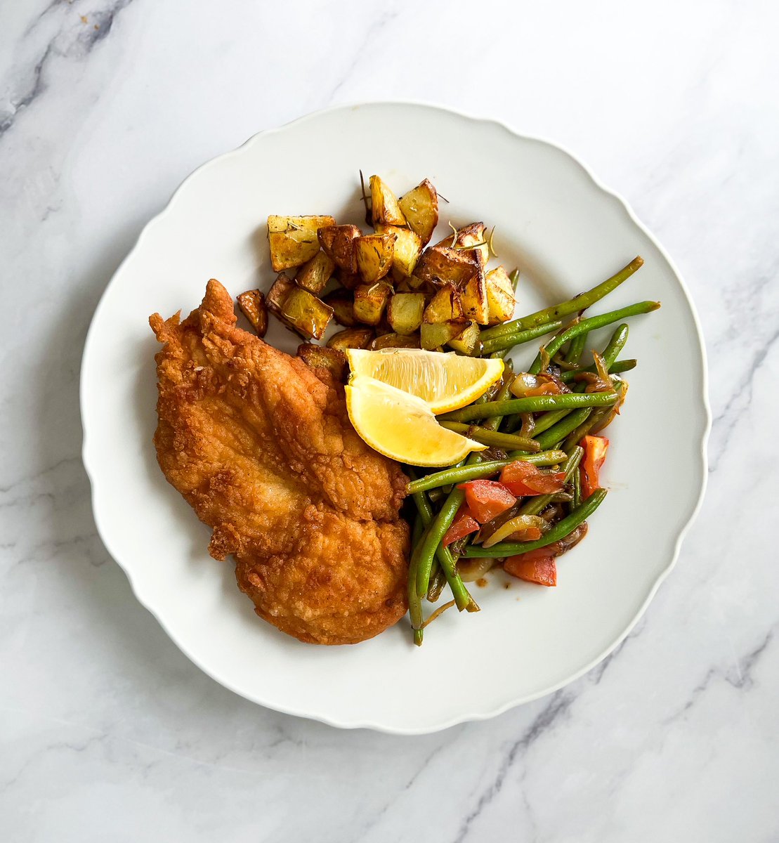 JustLikeGranny's tweet photo. Crunch that breaks the silence, succulence that soothes the soul - it’s #FriedChickenDay in my kitchen! Nothing beats the magic of crispy skin and juicy inside. Here’s to every bite that’s a flavor ride! #FoodLove 🍗 https://t.co/vmwiryq9hR