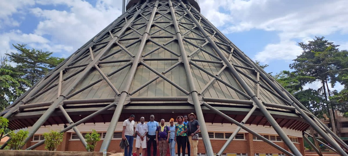AciroLucy's tweet photo. Sunday was a great day for these PhD in Agrisystem students from African universities studying at @unicatt &amp; @umunkozi .We visited the Equator, @Makerere ,Independence Monument and Namugongo. We are supported by @E4Impact. Thanks @USHG for the trust. https://t.co/WDO6DHTZ6H