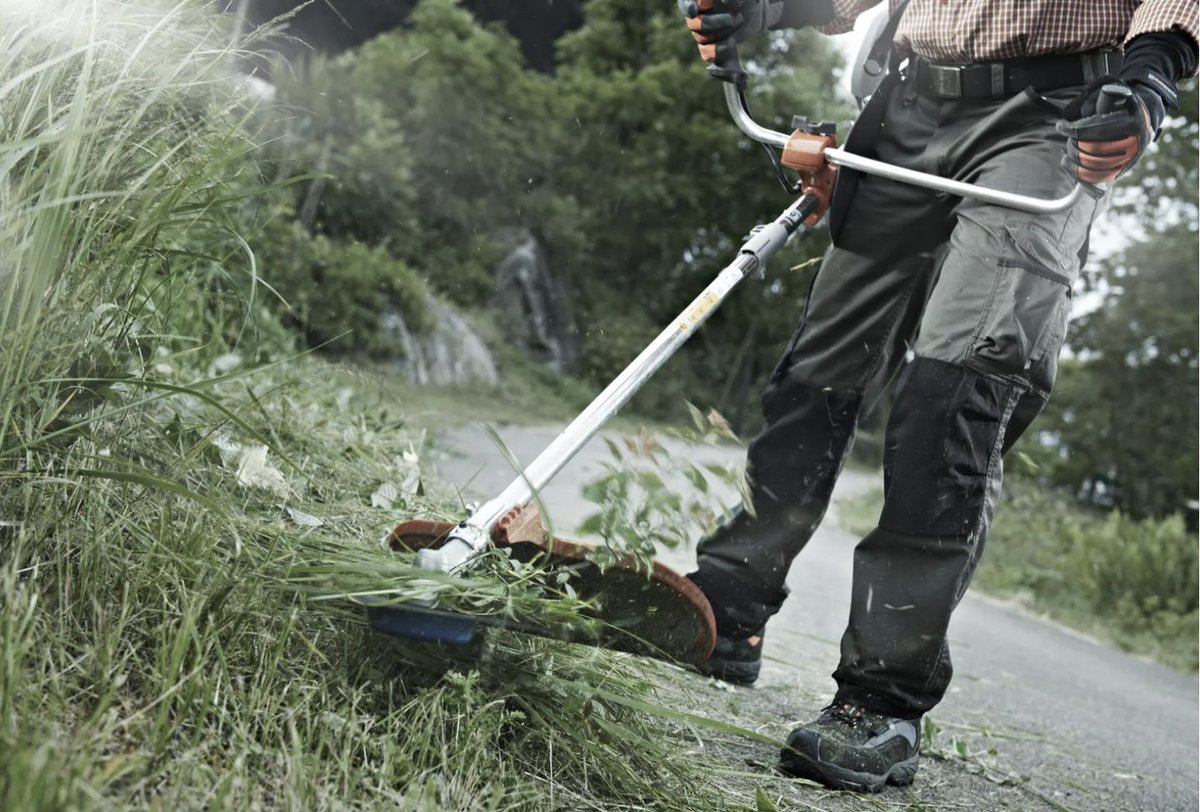 Changing from a trimmer line to a grass blade on your Husqvarna brushcutter is easy; all you have to do is follow these simple steps.

husqvarna.com/ie/learn-and-d…

#Husqvarna #HusqvarnaIreland​ ​#Garden​ #Lawn #Brushcutter #cutting