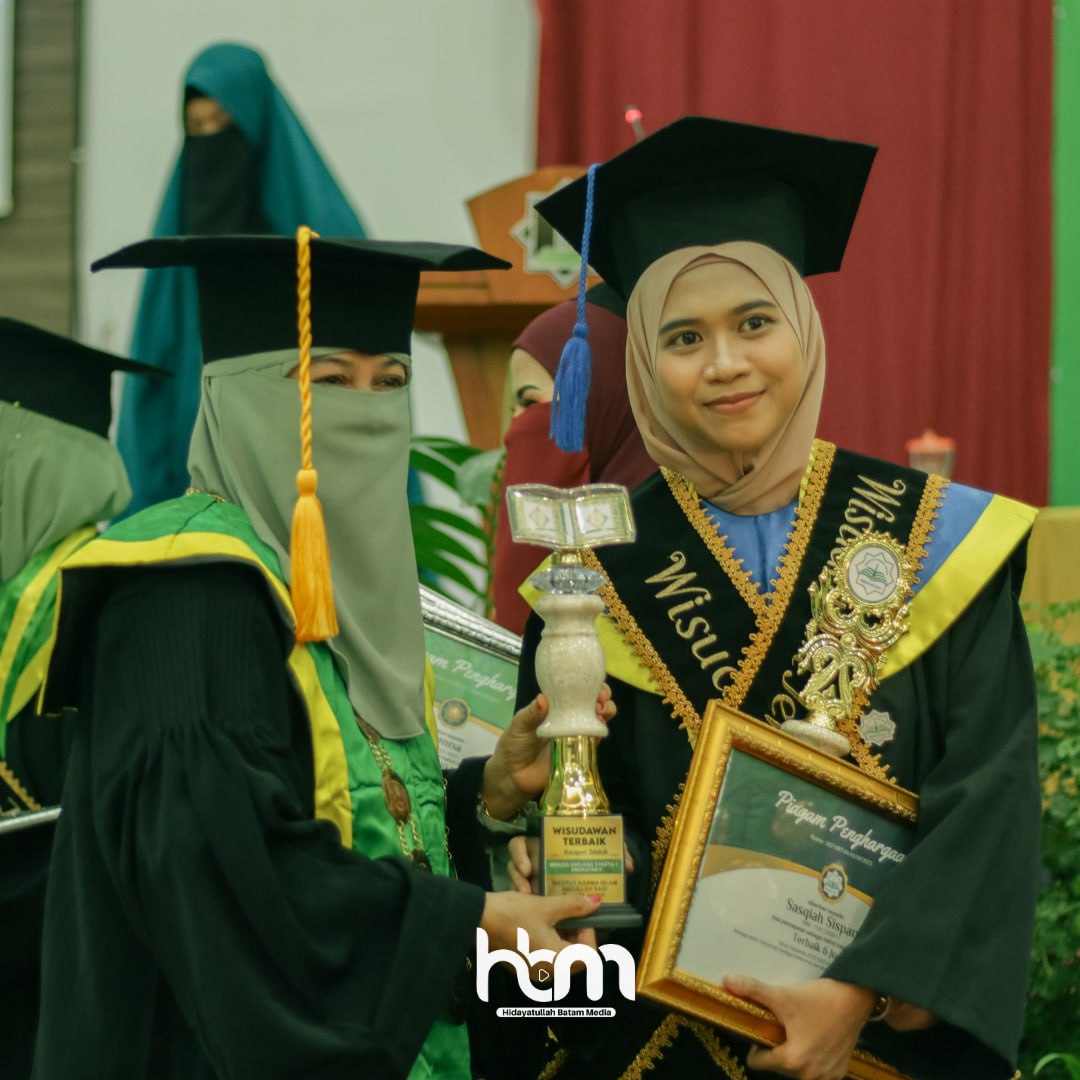 pphidabatam's tweet photo. Wisuda Sarjana S1 Pendidikan Tinggi Hidayatullah Batam

Pendidikan Tinggi Hidayatullah (PTH) Batam, Menyelenggarakan Sidang Senat Terbuka sebanyak 97 Wisudawan pada Senin, 24 Juli 2023 di Auditorium Graha Pena Batam.

- Humas https://t.co/20N8LUqGZ2