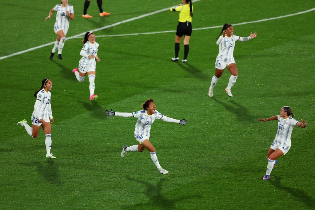 Futfemdata's tweet photo. 👏🏼BATACAZO MUNDIALISTA👏🏼 

🗓️25/07/2023: Filipinas gana su primer partido en la historia de los Mundiales con gol de Sarina Bolden. 

🇵🇭 HISTORICO 🇵🇭 https://t.co/qUrEY58Bbk