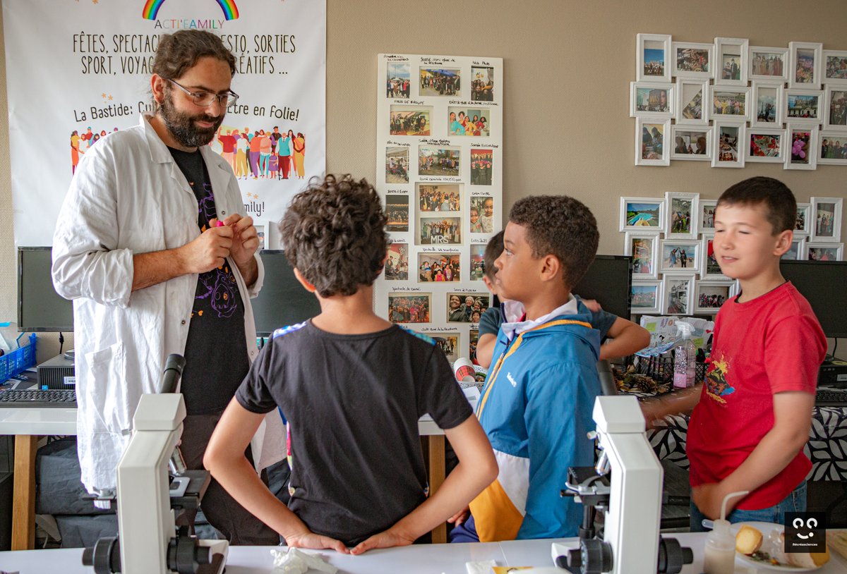 recreasciences's tweet photo. #ANIMATION
Dans le cadre des Quartiers d'Eté, nous nous sommes rendus chez ACTI' Family à La Bastide pour parler... microbes, autour de l'animation "Microbes au quotidien" ! Les enfants ont pu observer au microscope différents fromages à l'odeur remarquable et éveiller leurs sens https://t.co/LeZFUIlZkV
