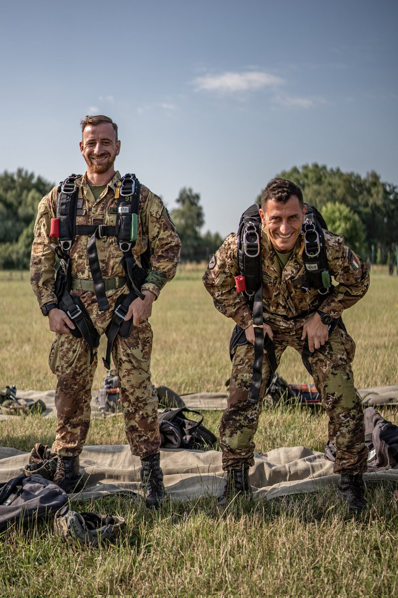 _6BPD_'s tweet image. Podczas "Jump Week 23" Spadochroniarze #6BPD wraz z sojusznikami przećwiczyli  desantowanie z C-295M na Pustynię Błędowską z wysokości 400 i 4000 m. Dodatkowo wspólnie  wzięli  udział w treningu w tunelu aerodynamicznym w #OSAS. Żołnierze odwiedzili Muzeum Lotnictwa w Krakowie.