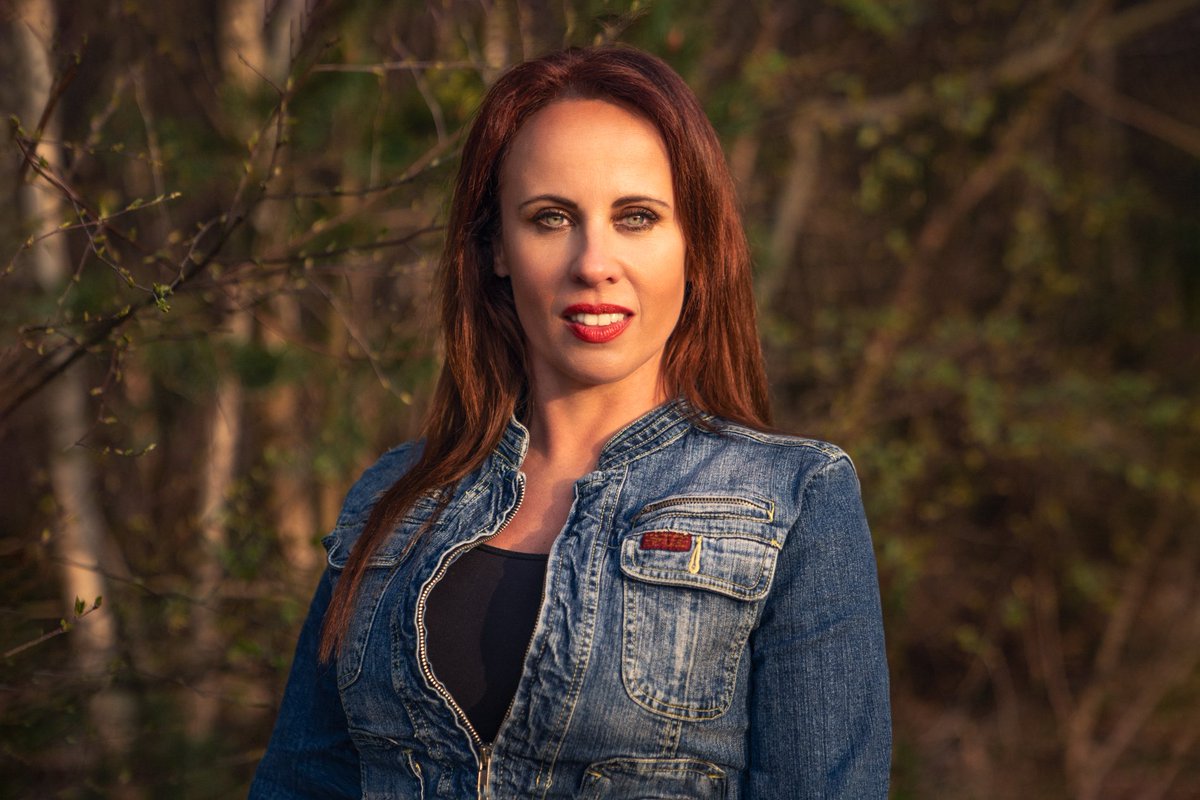 AngleyDigitalM's tweet image. Hello!
I had the most amazing photoshoot with Nina Carrington to create a few &apos;business&apos; photographs. 

Why did I choose outdoors when I&apos;m a digital marketer? Well, I wanted something different and
I love the outdoors and nature.

#tuesdayvibe #tuesdaymotivations #BusinessOwners