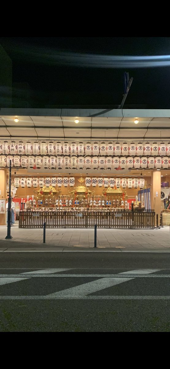 sutando4156's tweet photo. 新京極通も以前の賑わいを取り戻し、当店にもたくさんのお客様がご来店くださり本当に感謝しております。祇園祭では例年通り御神酒と提灯を奉納させて頂きました。
本当にありがとうございました。
#京極スタンド #祇園祭 https://t.co/keXgui1cBI