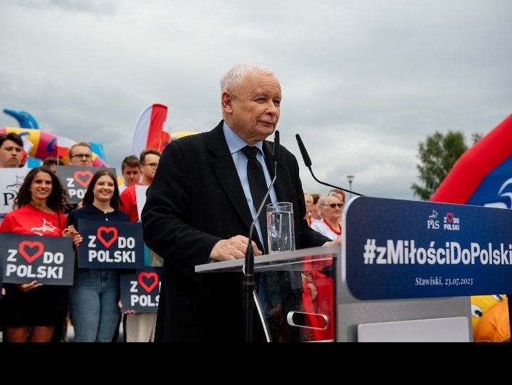 slowinski_s's tweet photo. @Marek_Kuna_ Nie dość że pustka to jeszcze szara https://t.co/TlmePcsfHw
