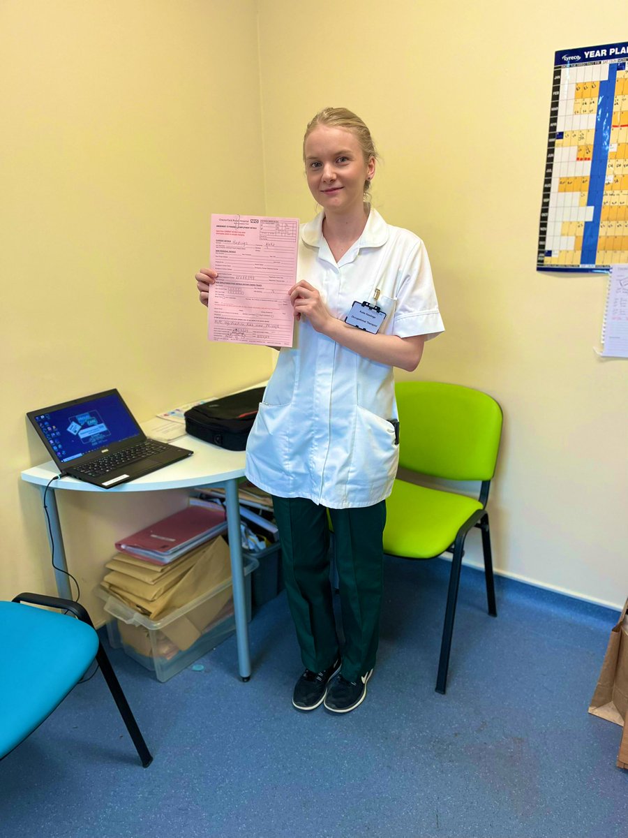 Congratulations 🥳 One of our very 1st OTA apprentices in 2017 and is back here as a Band 5 with a 1st class honours degree - what a journey + proud to have been part of it 🤩 Congratulations @LucySmi26875557 @crhft_education @OT_SHU @royalhospital @AHPDerbyshire @theRCOT