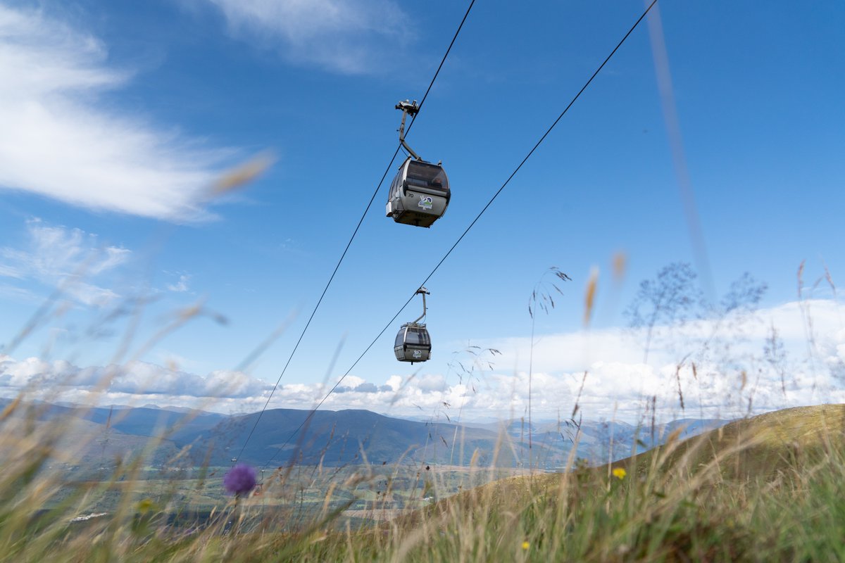 Our gondola is the perfect activity to enjoy with the whole family! Come join the adventure at Nevis Range today!🤩🚡 Enjoy a gondola ride and the panoramic views of the Scottish Highlands and then step out to begin your mountain adventure! 🎟️- nevisrange.co.uk/activities/mou…