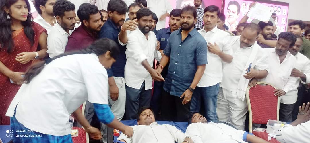 NaveenDayee's tweet photo. బీఆర్ఎస్ పార్టీ వర్కిం��్ ప్రెసిడెంట్ మరియు పురపాలక శాఖ మాత్యులు గౌ!!శ్రీ!!కల్వకుంట్ల తారకరామారావు @KTRBRS గారి జన్మదినం సందర్భంగా BRSV ఆధ్వర్యంలో ఏర్పాటు చేసినటువంటి తలేసిమియా వ్యాధిగ్రస్తుల కోసం రక్తదాన శిబిరంలో పాల్గొని రక్తదానం చేయడం జరిగింది.
#BloodDonation 
#ktrbirthday https://t.co/OJaetTMIgb
