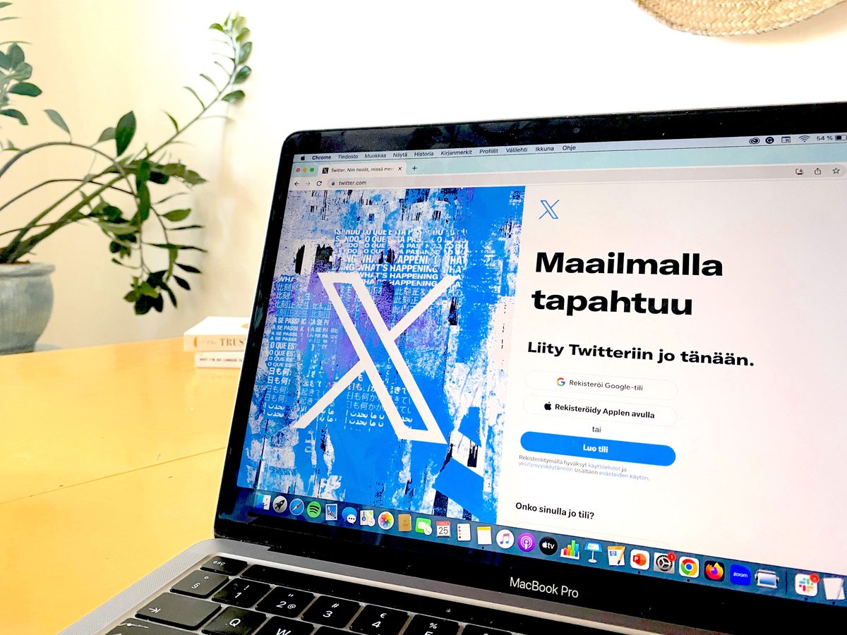 Ikoninen Twitter-lintu on liihottanut pois, ja sen tilalla on nyt kirjain X. Jäämme innolla odottelemaan, millä nimellä jatkossa kutsumme tviittailua. Kenties äksäily tai äksyily voisivat olla potentiaalisten vaihtoehtojen joukossa?
