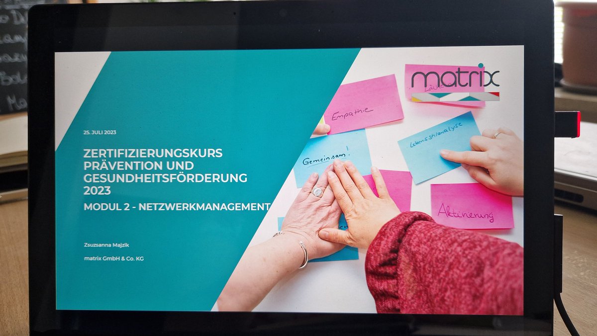 Heute online für das "Zentrum für Prävention und Gesundheitsförderung in Bayern" zum Thema "Netzwerkmanagement" unterwegs. 
18 Teilnehmende aus dem Bereich der Gesundheitsförderung sind dabei, u.a. erproben wir die Methode des Netzwerkmappings anhand konkreter Projektvorhaben.