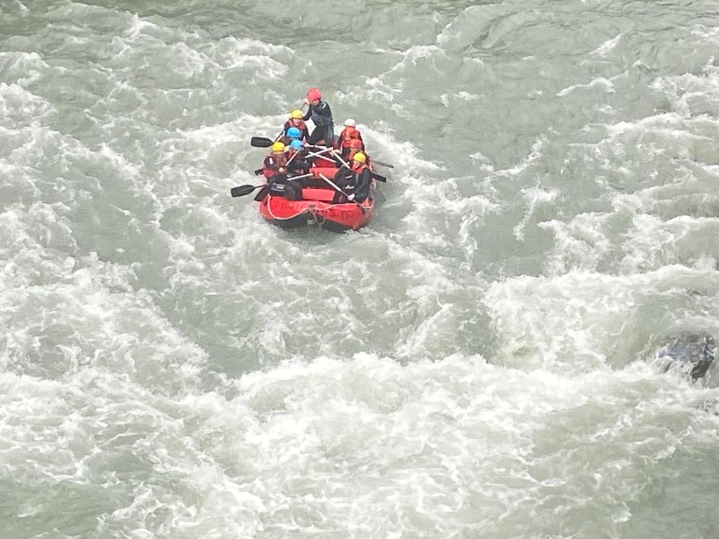 CHS_trips's tweet photo. 👌 time rafting down Salsa😀 https://t.co/5IaXmC8FPa
