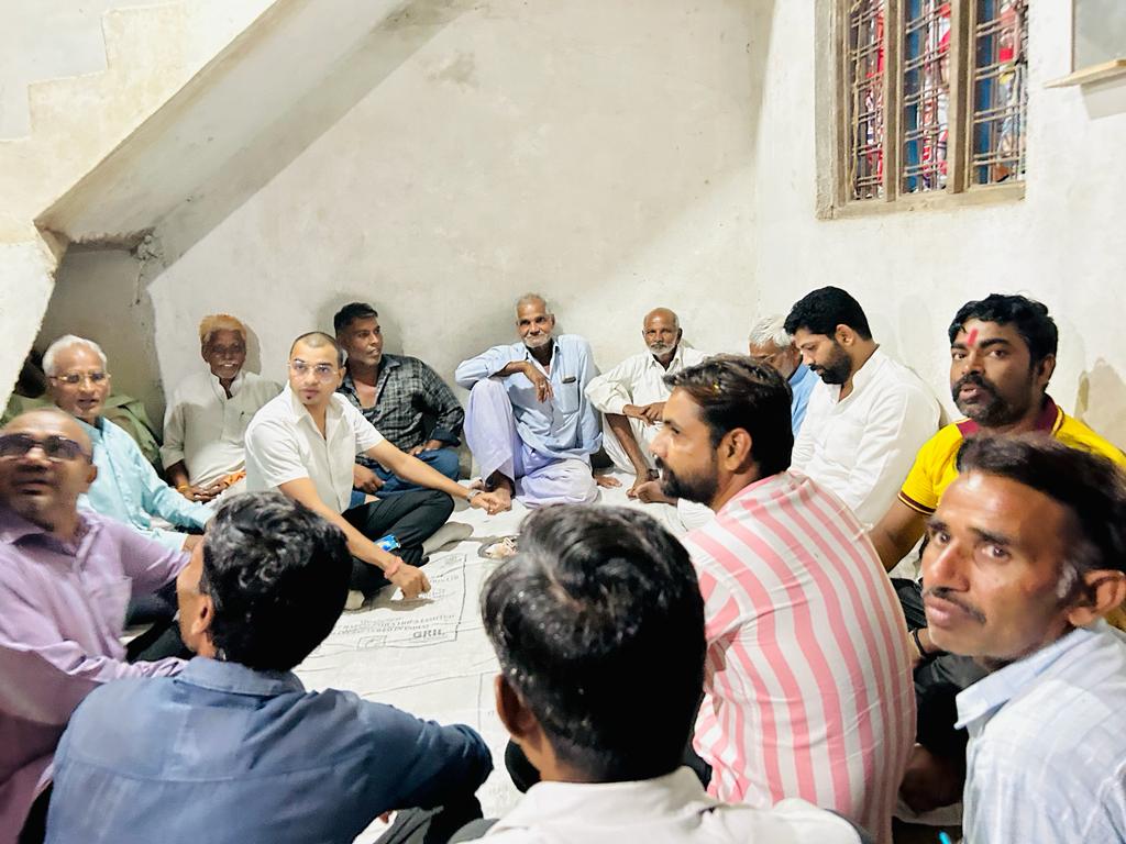 baljeet4bjp's tweet photo. आष्टा क्षेत्र में जावर मण्डल स्थित ग्राम मेहतवाड़ा एवं ग्राम गुराड़िया वर्मा में शोकाकुल परिवारों में जाना हुआ उनके निवास स्थान पहुंचकर अपनी शोक संवेदनाएं व्यक्त की।

ॐ शांति💐

#ashtamp https://t.co/eJetD73f9a