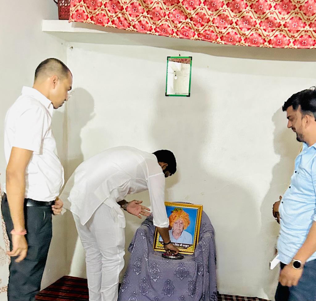 baljeet4bjp's tweet photo. आष्टा क्षेत्र में जावर मण्डल स्थित ग्राम मेहतवाड़ा एवं ग्राम गुराड़िया वर्मा में शोकाकुल परिवारों में जाना हुआ उनके निवास स्थान पहुंचकर अपनी शोक संवेदनाएं व्यक्त की।

ॐ शांति💐

#ashtamp https://t.co/eJetD73f9a
