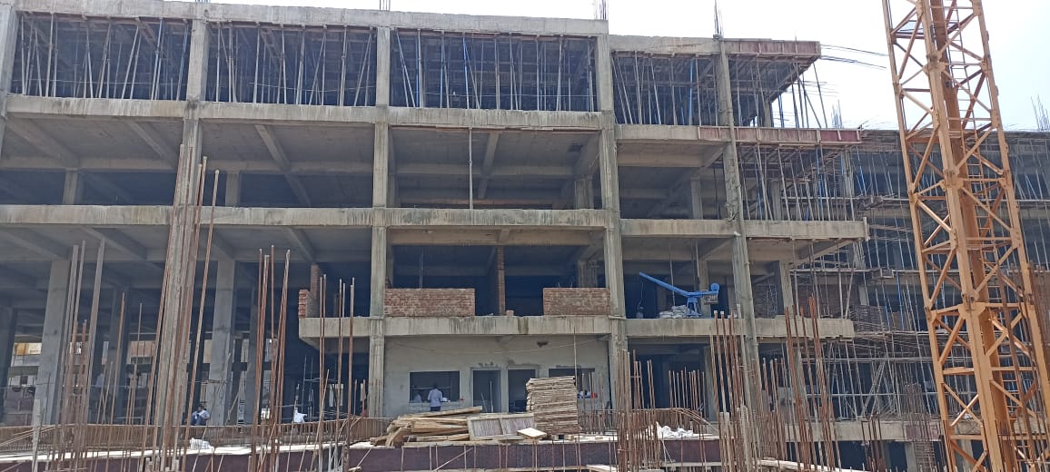 jscljaipur's tweet photo. Ongoing construction work at Pandit Dindayal Upadhyay Hospital, Gangori Bazar Jaipur by JSCL.
  #100ICCC #SmartCitiesMission #AzadikaAmrutmahotsav@mohua.india #MyCityMyPride
 #Akam 
#AmritUtsav 
#SabkaBharatNikhartaBharat
#8years https://t.co/FtzK4OR5tV