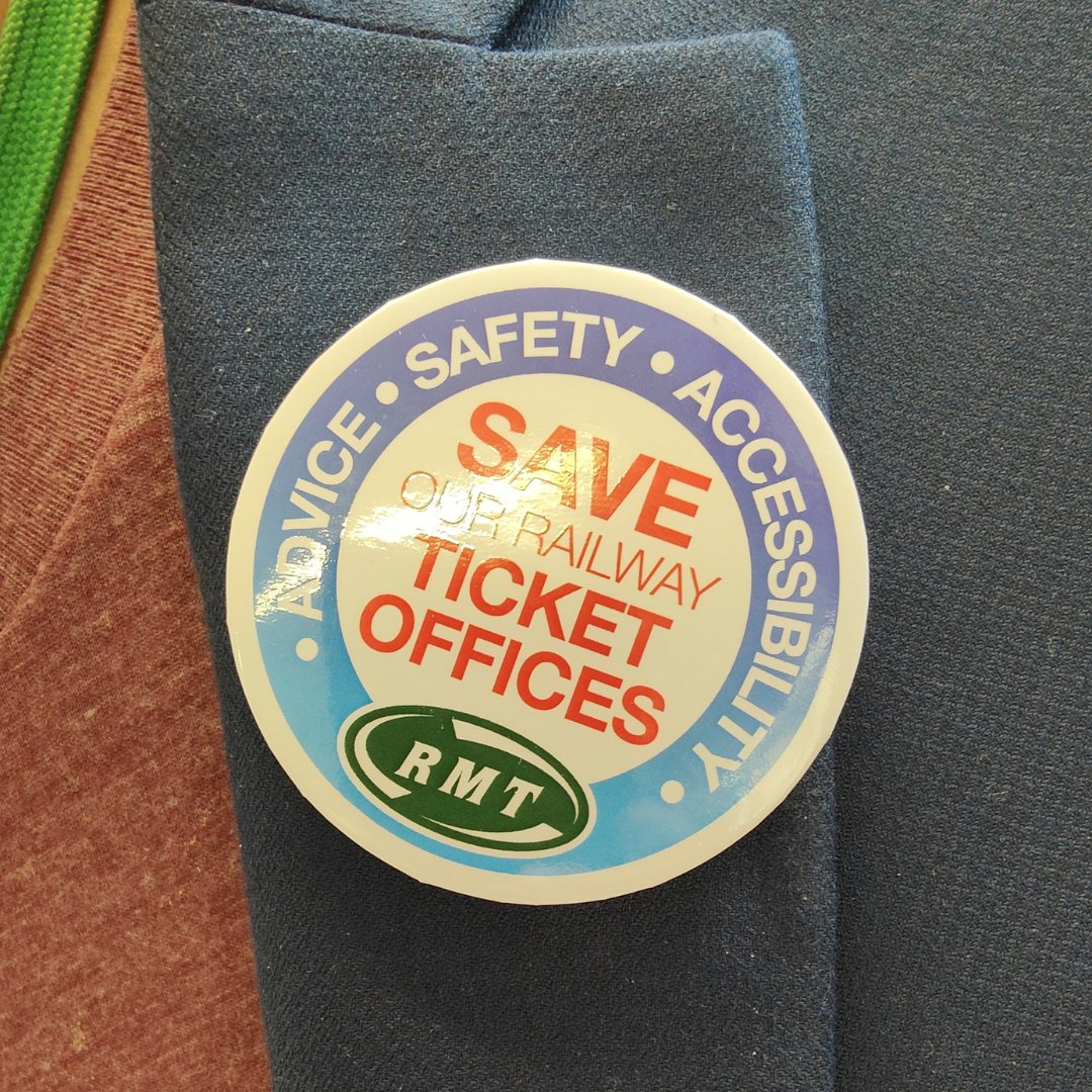 🚨 Station staff threatened with disciplinary action for ticket office campaign. Railway staff are being told to stop wearing 'save our ticket offices' stickers or face disciplinary action, @RMTunion understands. #SaveTicketOffices