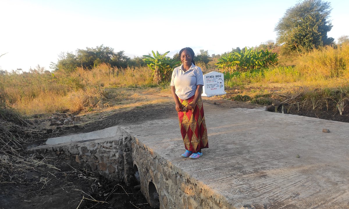 CorpsafricaM's tweet photo. During the rainy season, people were forced to use longer routes to access these services. The project was funded by CorpsAfrica and Friends of Malawi Association.
#LocalVolunteers
#LocalCommunities
#LastingImpacts https://t.co/O5r08UHbRQ