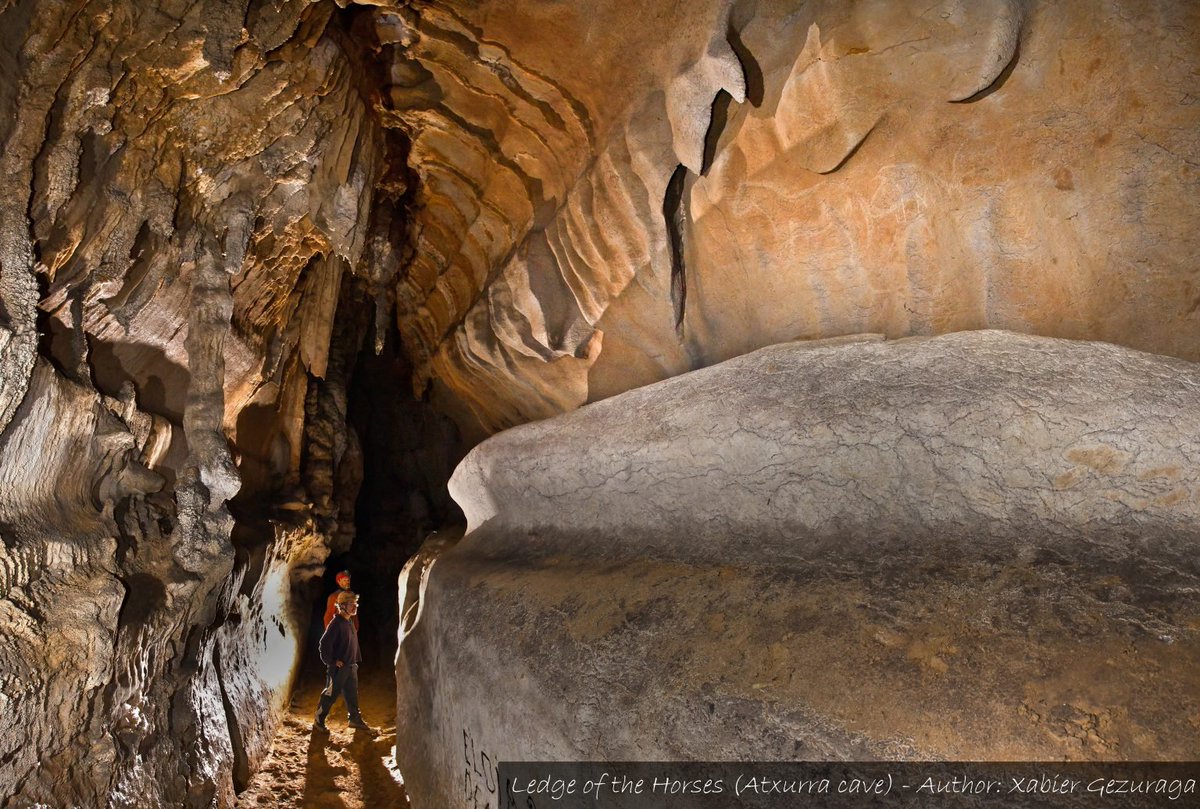 PreGraphity's tweet image. ⁉️This project has studied 8 sites with Paleolithic rock art in the Iberian Peninsula:
#Atxurra
#Aitzbitarte
#Alkerdi2
#Arenaza
#Nerja
#NavarroIV
#LasMotillas
#LosMarquez
4 are on the Cantabrian coast. The other 4 in the south, between the Atlantic Ocean and the Mediterranean Sea