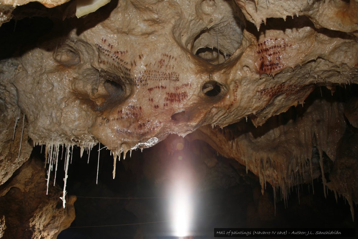 PreGraphity's tweet image. ⁉️This project has studied 8 sites with Paleolithic rock art in the Iberian Peninsula:
#Atxurra
#Aitzbitarte
#Alkerdi2
#Arenaza
#Nerja
#NavarroIV
#LasMotillas
#LosMarquez
4 are on the Cantabrian coast. The other 4 in the south, between the Atlantic Ocean and the Mediterranean Sea