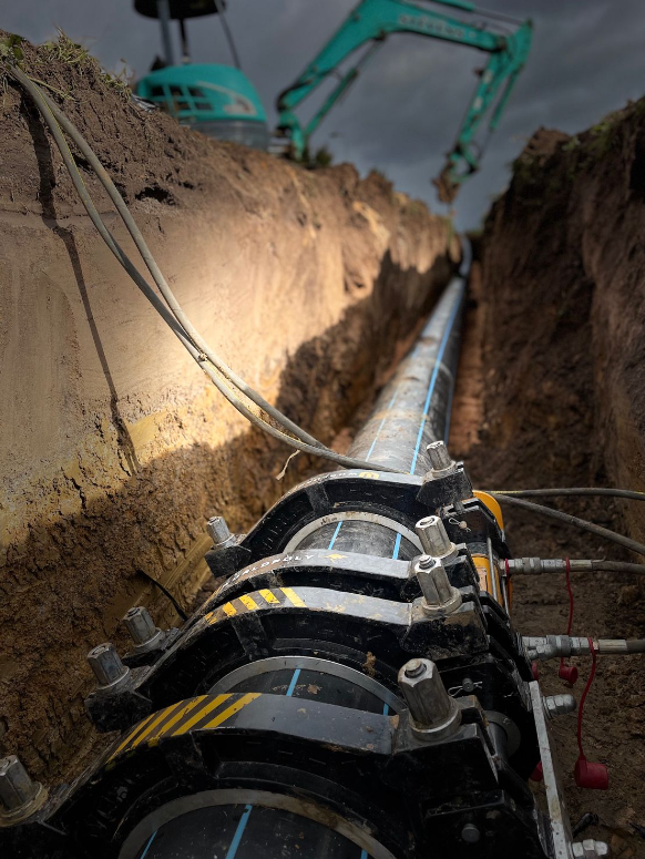 Stevens Watermains almost completed external extension package in Clyde North with the help of #worldpoly equipment.
Scope including 500 L/M of DN280 dual main, most of which bored through existing infrastructure.