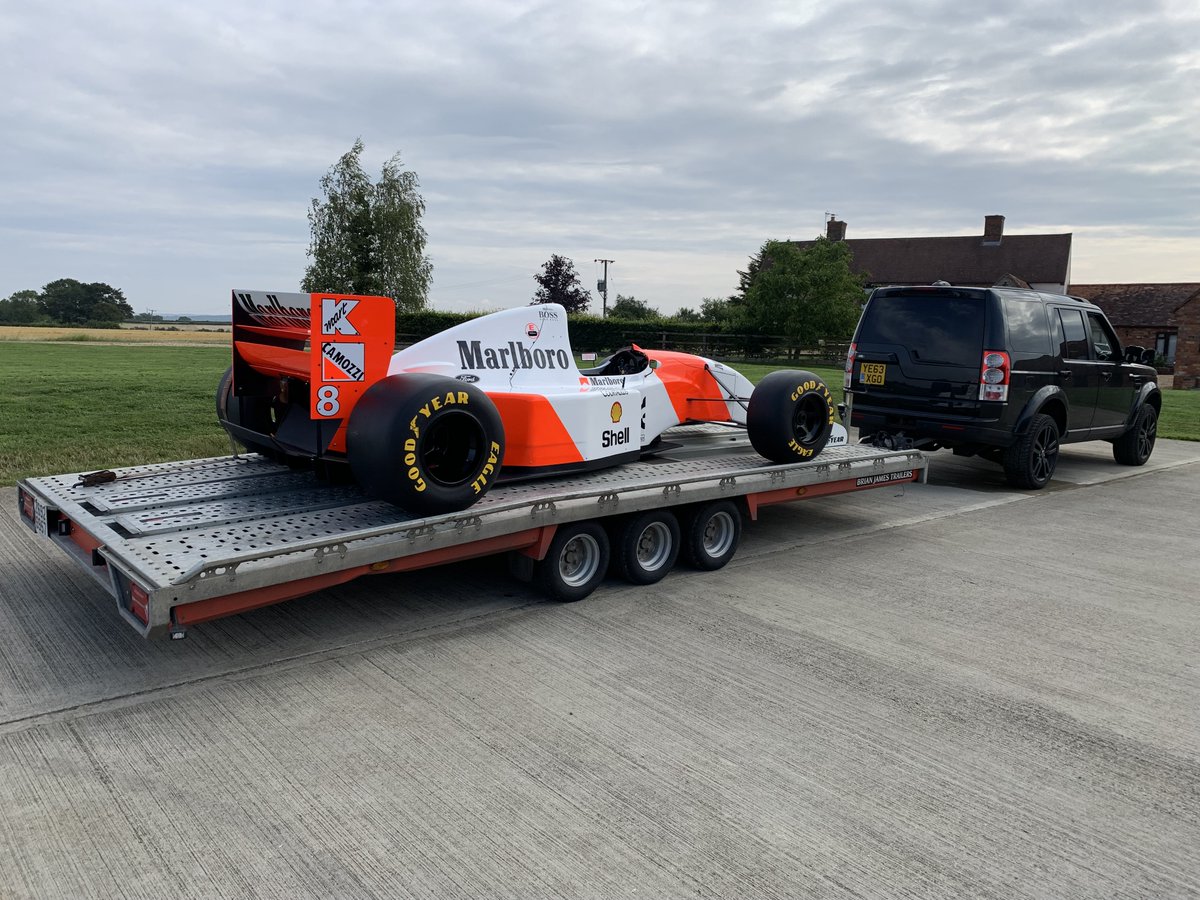 SilverstoneCRCS's tweet image. We had something a bit different over the weekend at Silverstone Classic and Race Car Storage—a replica 1993 McLaren F1 car with a replica helmet. 
This car we have in storage is up for sale and coming up for auction soon.
#RaceCarStorage #LongTermStorage #McLarenF1