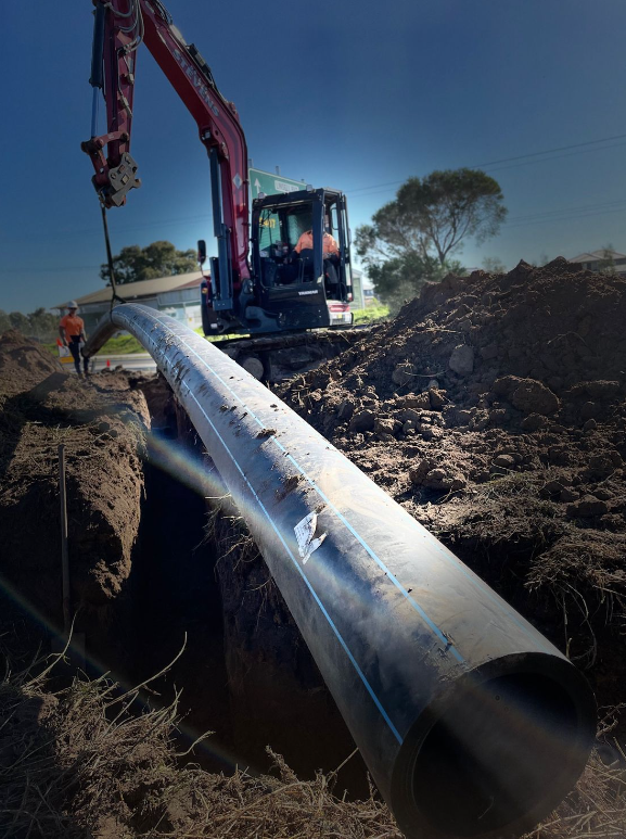 worldpoly's tweet photo. Stevens Watermains almost completed external extension package in Clyde North with the help of #worldpoly equipment.
Scope including 500 L/M of DN280 dual main, most of which bored through existing infrastructure. https://t.co/UfVtNqa9Zy