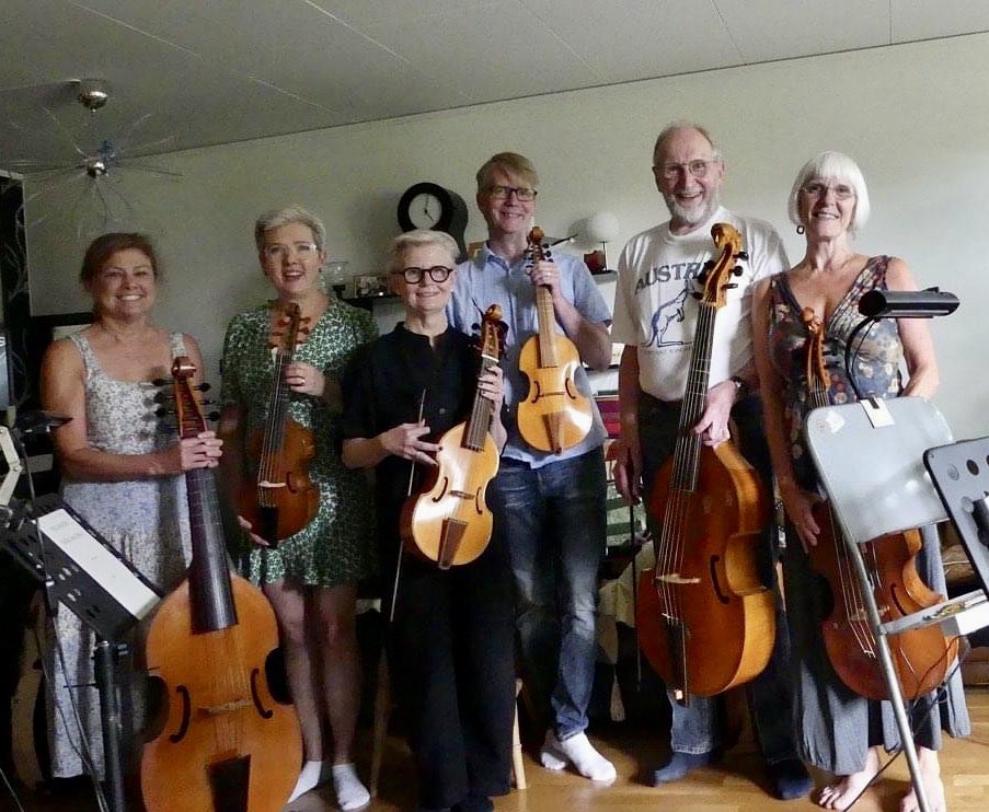 MaraisThe's tweet photo. Social viol playing before I left for Norway 🎶
#violadagamba #violconsort https://t.co/VOrJIGSCWk