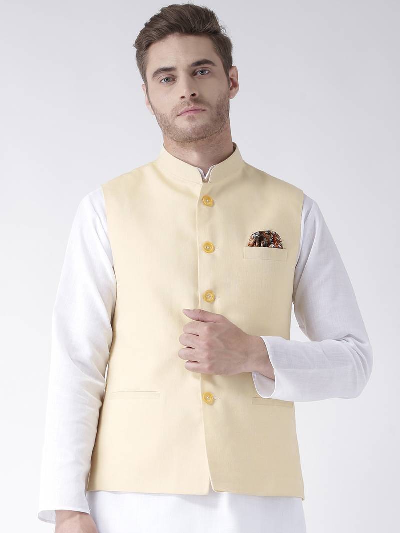 lucaschloe57528's tweet image. Elevate your fashion game with the latest trend - the #ModiJacket. Shop now and upgrade your style with this timeless piece. Shopping :mirraw.com/men/clothing/n…

#modijacket #nehrujacket #jacketformen