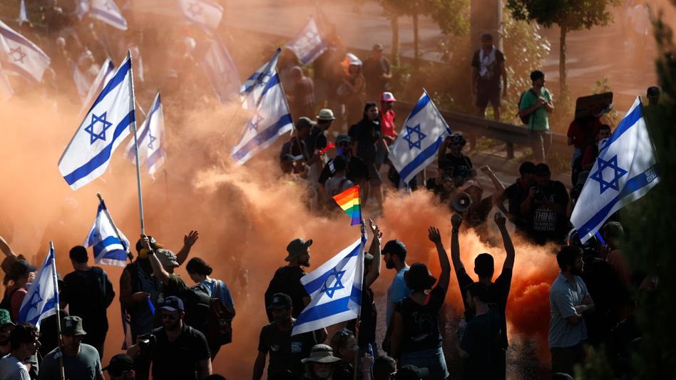 75 years after it’s founding, 130 years after Herzl, Israeli democracy died yesterday. 

In his quest for power Netanyahu sacrificed human rights, the rule of law and Zionism itself in favor of a Jewish-fundamentalist Theocracy. 

בושה