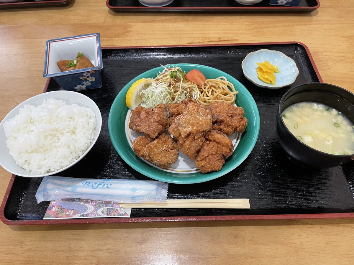 昼食後立ち寄ると、強者2人🥖

#夏もオフシーズン
#お食事処彩おすすめ