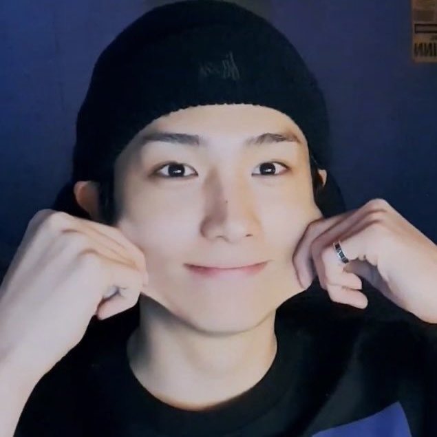 순간의 현재 tweet media