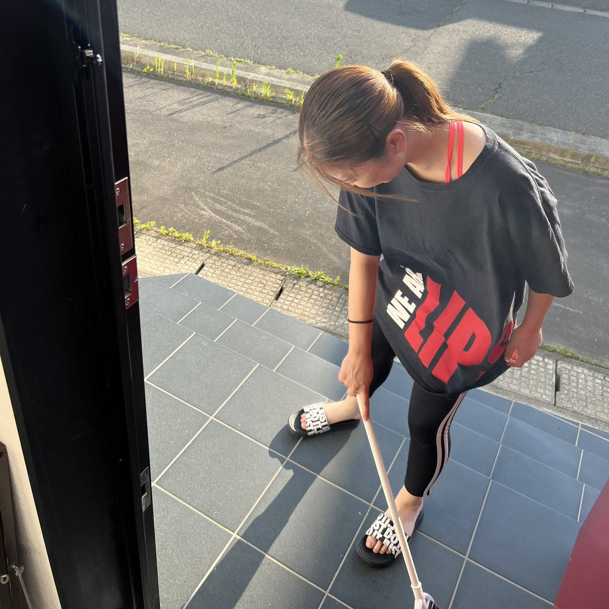 Minamicxp's tweet photo. ダンス公演が終わり、今日からレッスン再開です‼️
ゆうみとスタジオの掃除���ら始まりました😊🧹 https://t.co/5O2dFpWohw