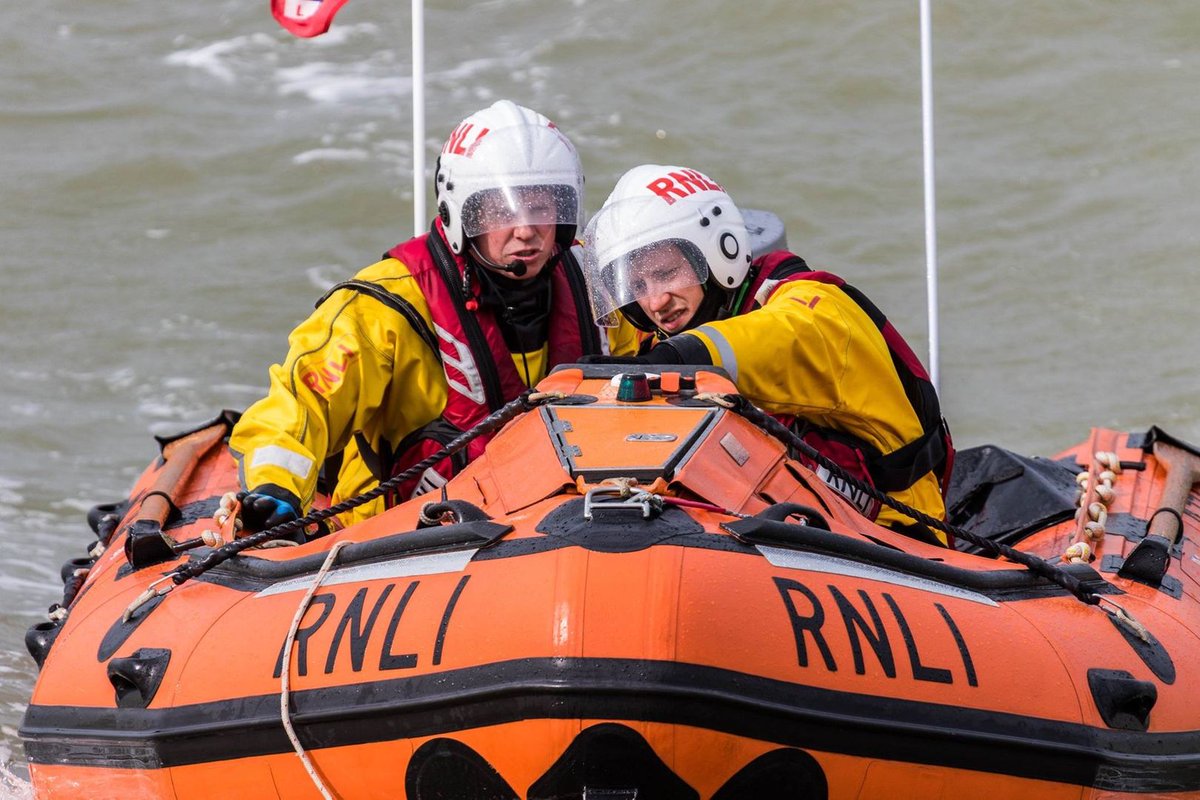 RNLI Clacton launched to assist a person in difficulties last week, read more about it here: bit.ly/3QbymB1 #RNLI #Clacton #SavingLivesAtSea #BeenOnAShout